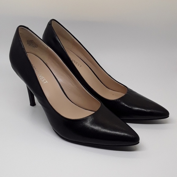 nine west black pumps